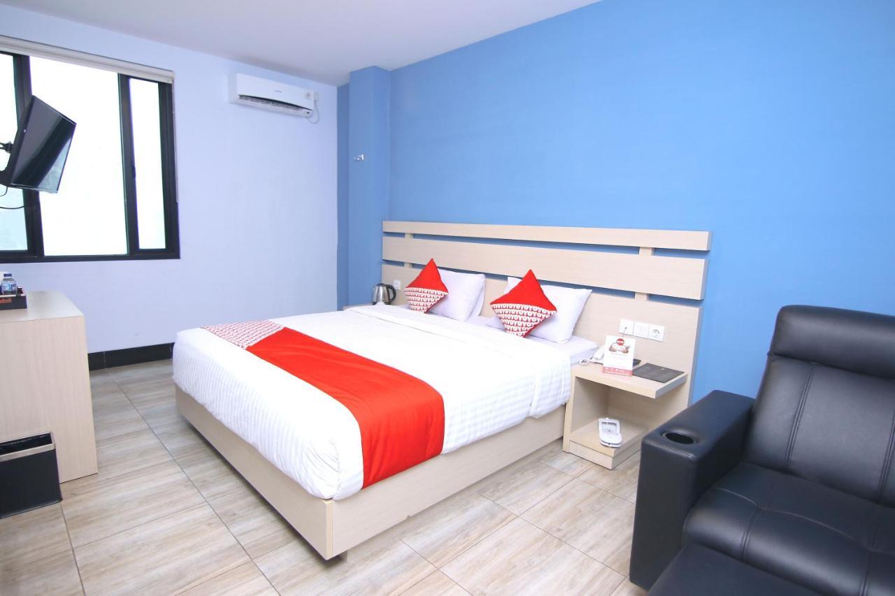 Oyo 592 Budget Hotel By The Harbour Padang  Exterior photo