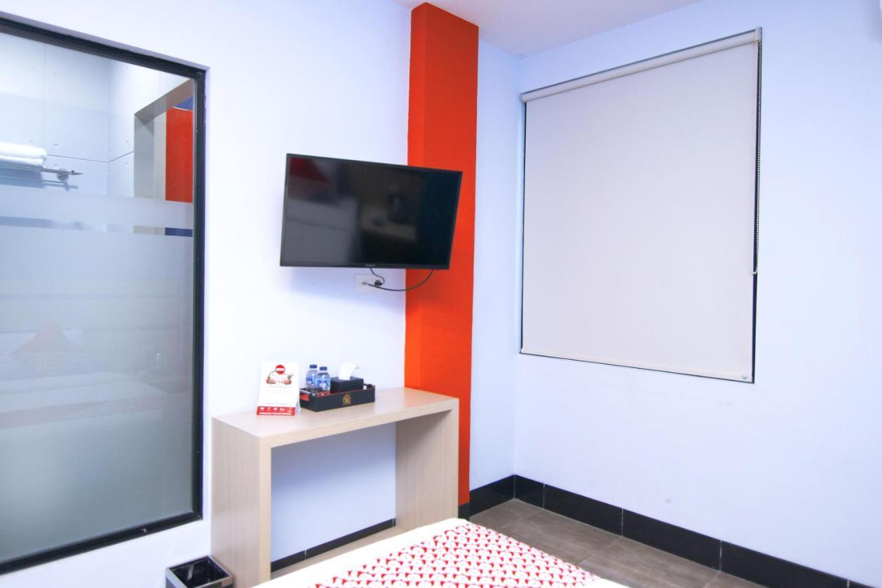 Oyo 592 Budget Hotel By The Harbour Padang  Exterior photo