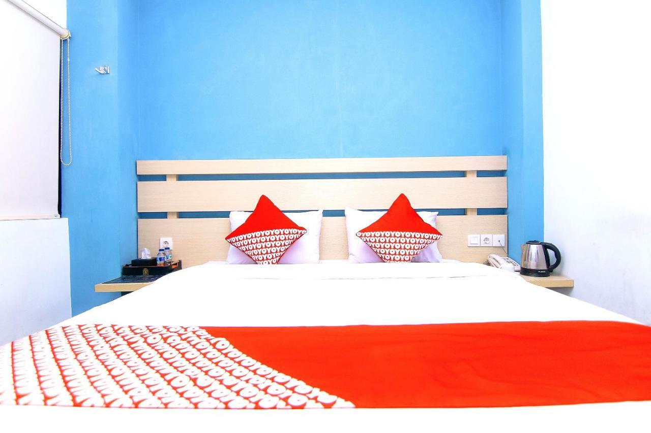 Oyo 592 Budget Hotel By The Harbour Padang  Exterior photo