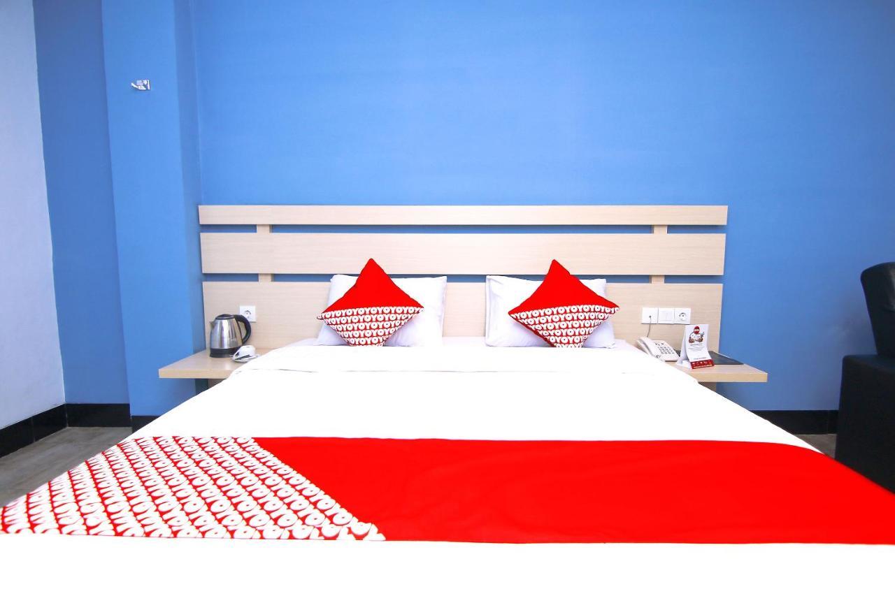 Oyo 592 Budget Hotel By The Harbour Padang  Exterior photo